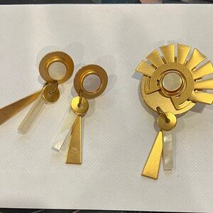 31 ArtDeco Gold Tone Statement Brooch Earrings Set with Mother-of-Pearl Setting